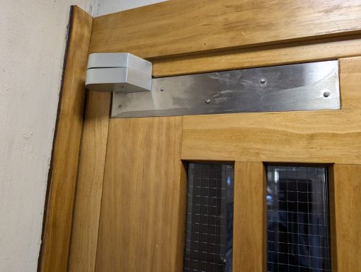 1 of 14 pairs of door hinge plates 